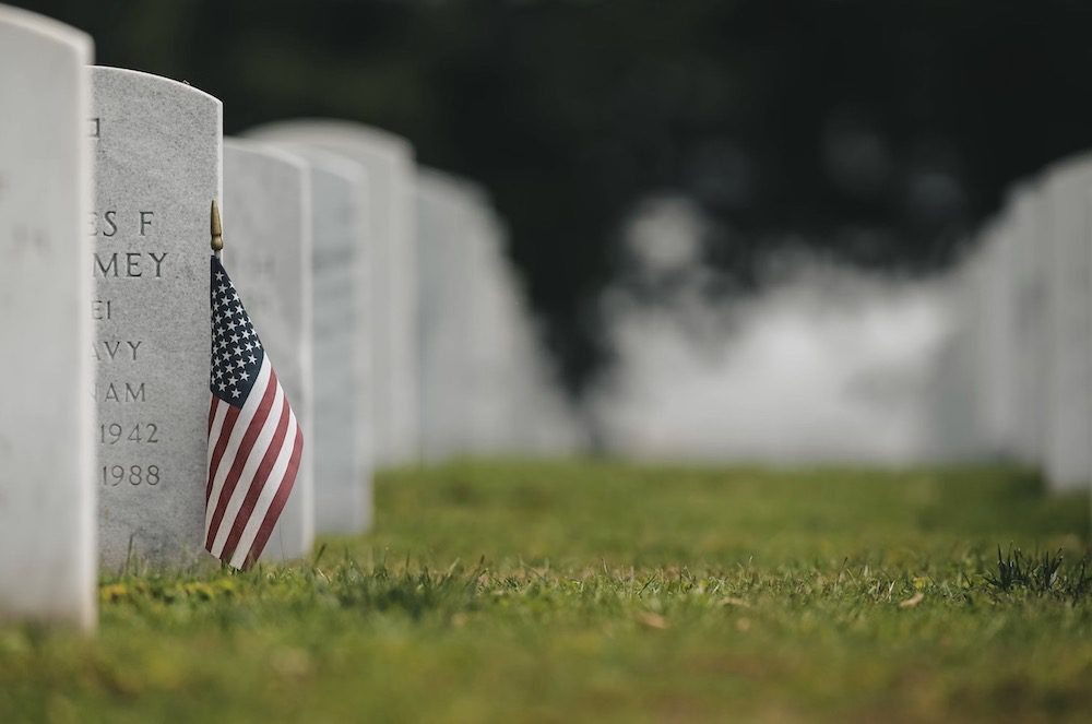 Veterans, Memorial Day, gravesite with US American flag